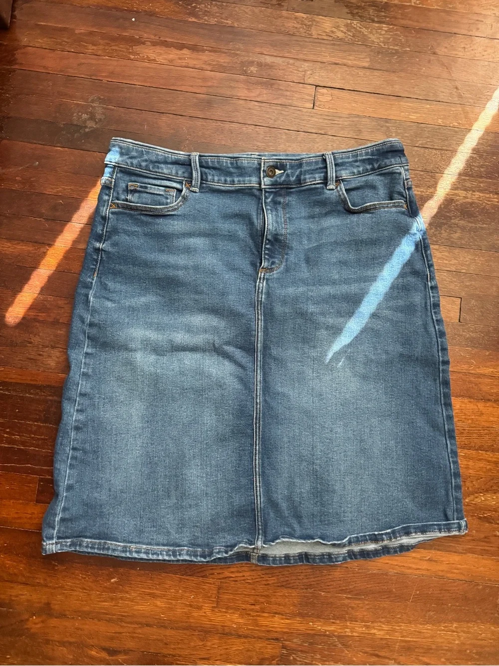 Liz Claiborne Blue Denim Skirt size 12